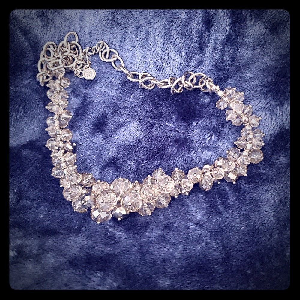 A sparkle chunky necklace.